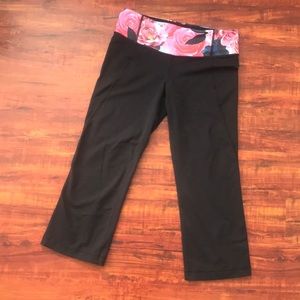 LULULEMON Gather and Crow Crop